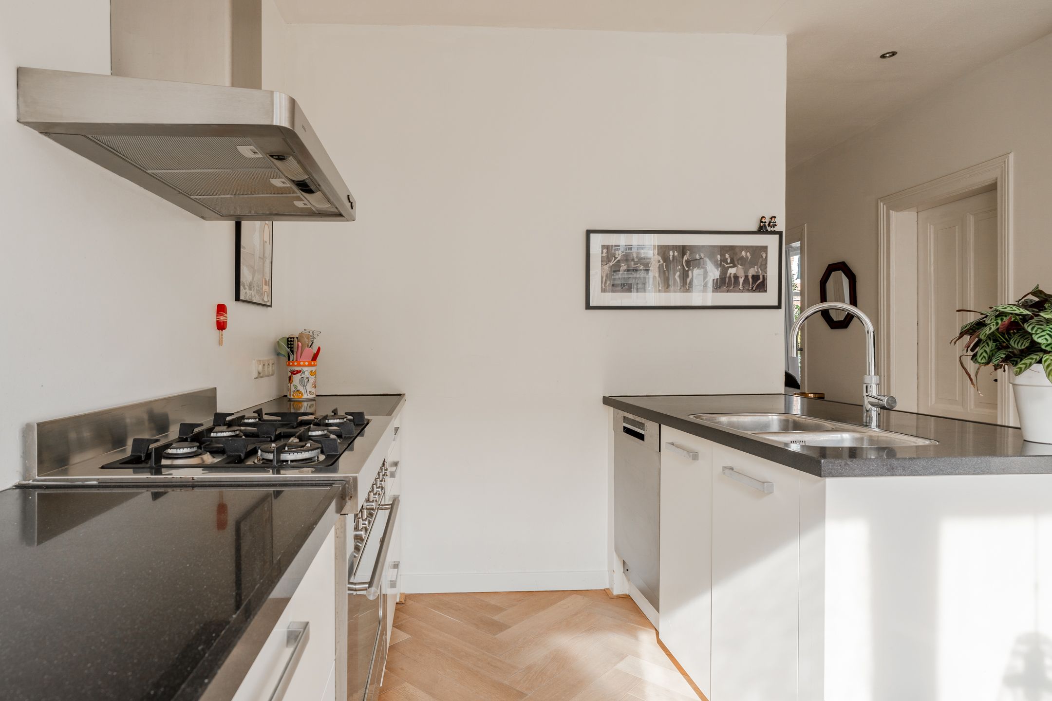 Photo 30 of Brederodestraat 75-2