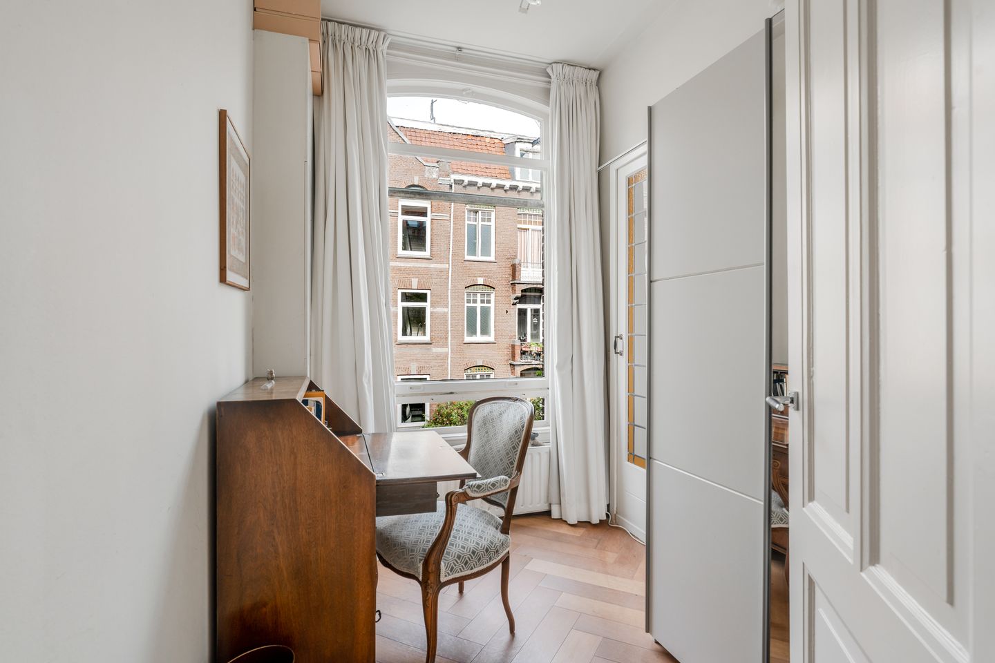 Photo 35 of Brederodestraat 75-2