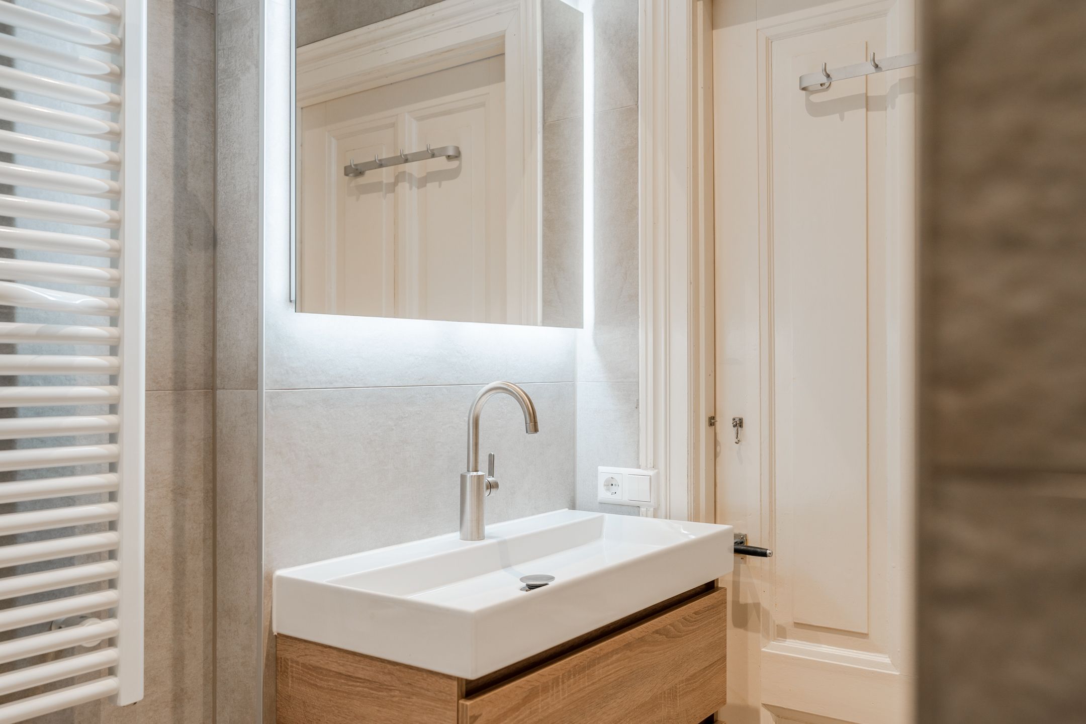 Photo 39 of Brederodestraat 75-2