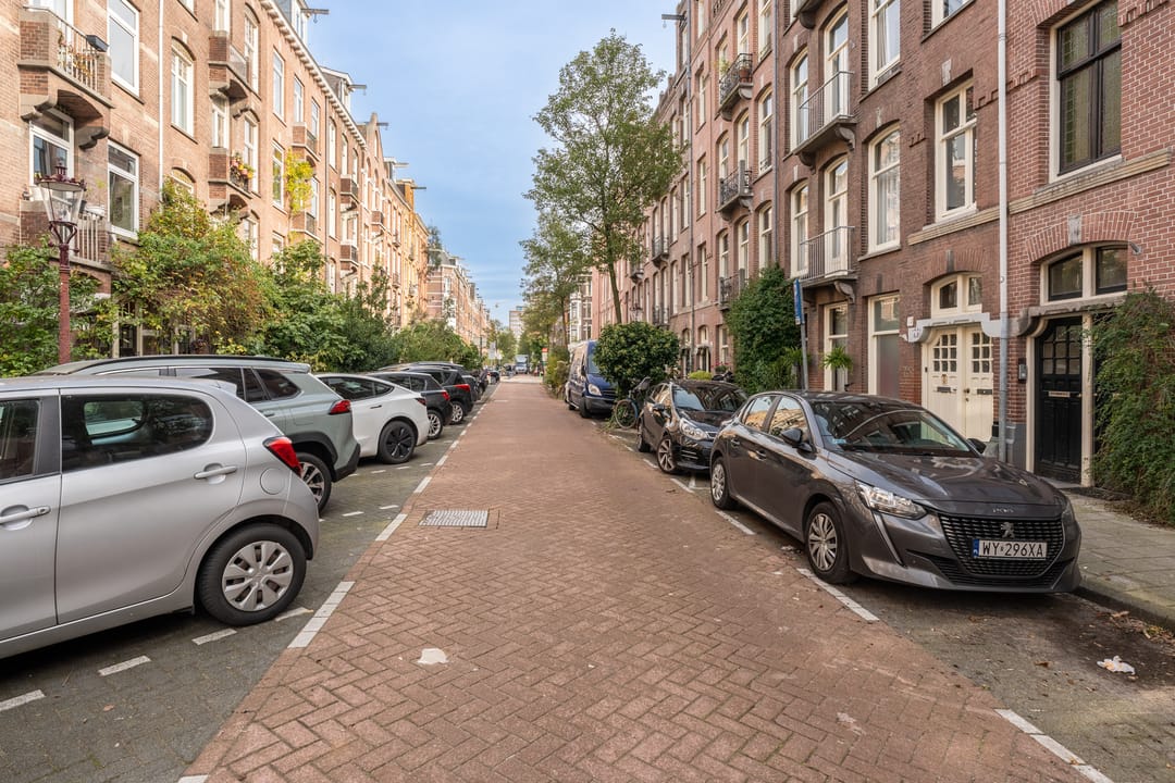 Photo 41 of Brederodestraat 75-2