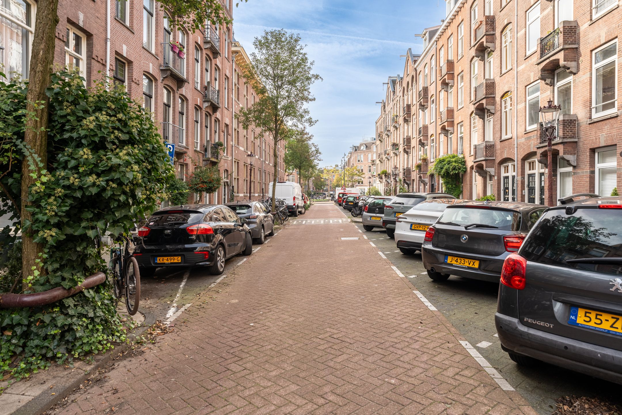 Photo 42 of Brederodestraat 75-2