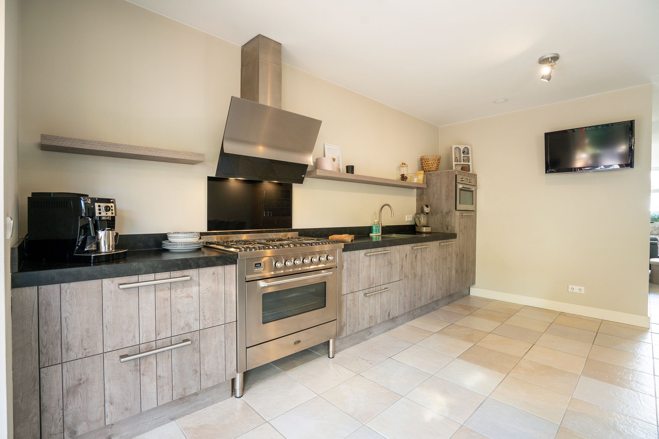 Photo 15 of Burgemeester van Mourikstraat 11