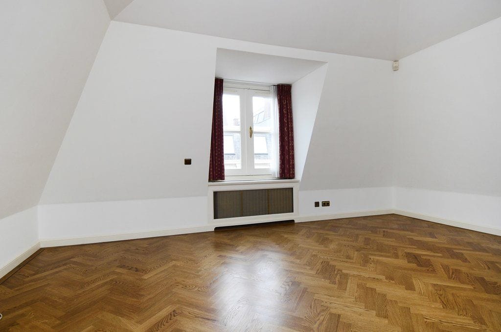 Photo 16 of Zeestraat 54-F