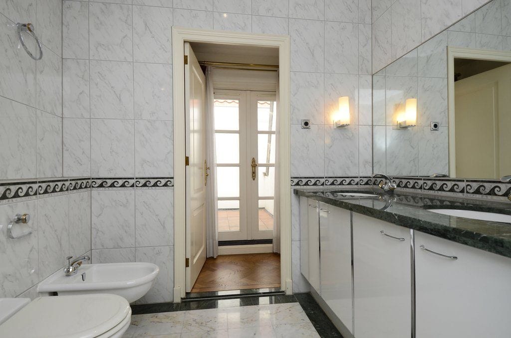 Photo 18 of Zeestraat 54-F