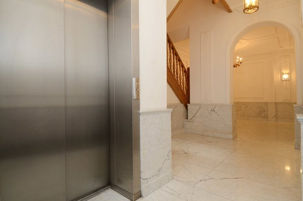 Photo 28 of Zeestraat 54-F