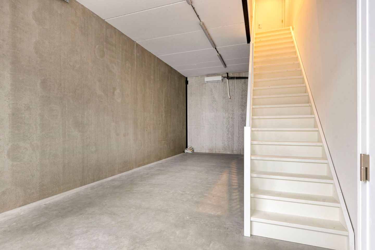 View photo 5 of Spaceshuttle 18-L