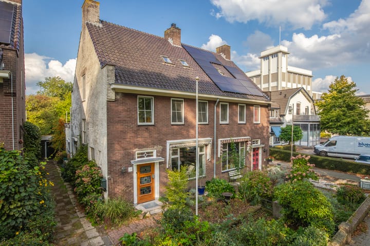 Foto 1 van Stationsplein 18