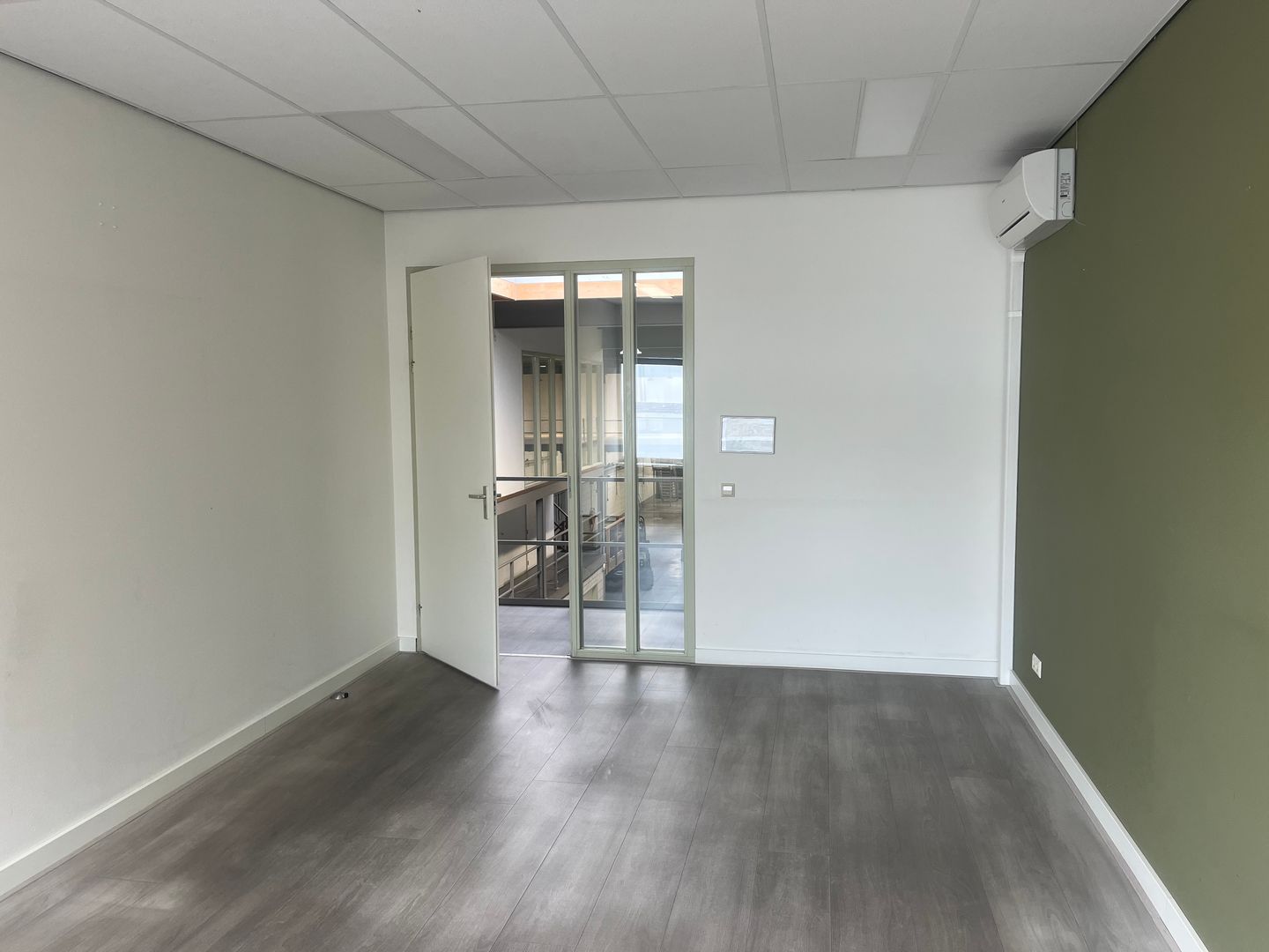 View photo 5 of Hendrik Figeeweg 5-C