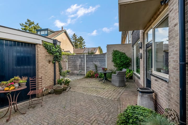 Photo 8 of Prins Hendrikweg 13-A