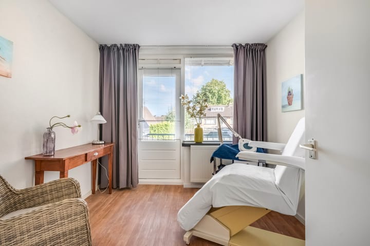 Photo 22 of Prins Hendrikweg 13-A