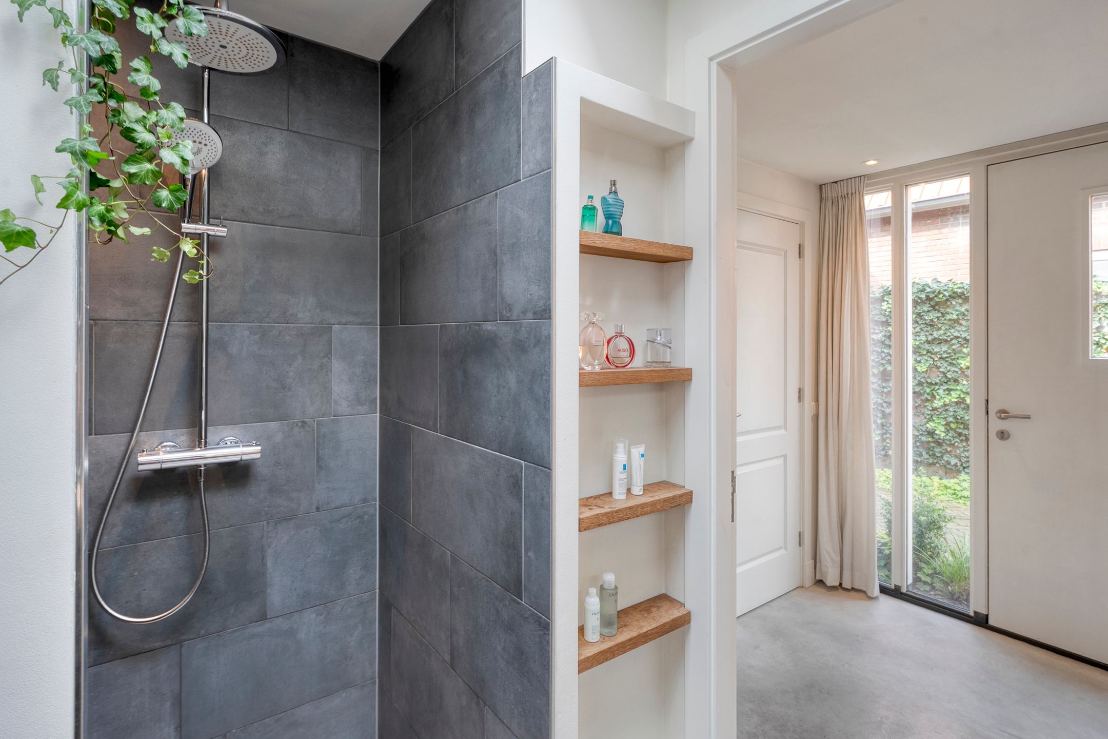 Foto 9 van Van Haeringenstraat 53