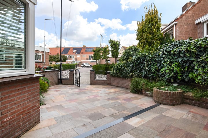 Foto 5 van Anton Deenplein 17