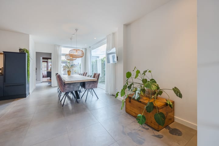 Photo 3 of Emmastraat 35