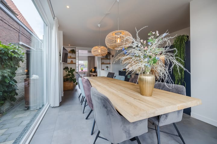 Photo 12 of Emmastraat 35