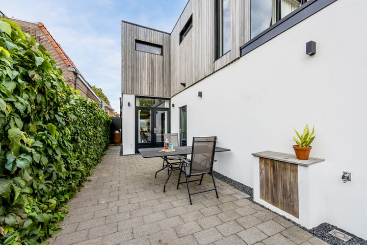 Photo 30 of Emmastraat 35