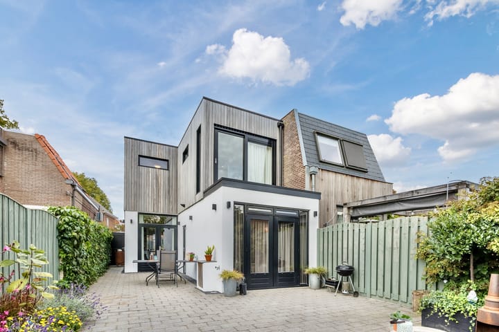 Photo 31 of Emmastraat 35