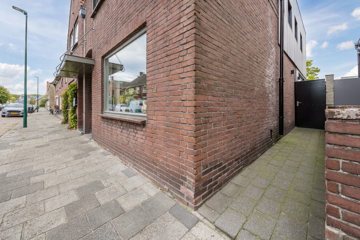 Photo 75 of Emmastraat 35