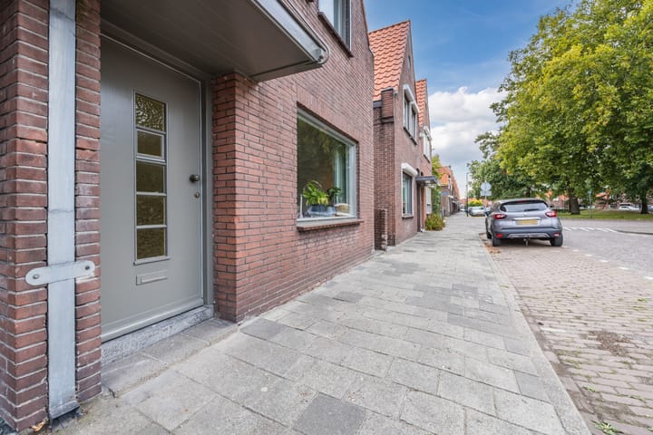 Photo 77 of Emmastraat 35