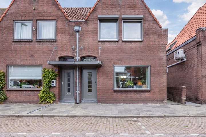 Photo 79 of Emmastraat 35