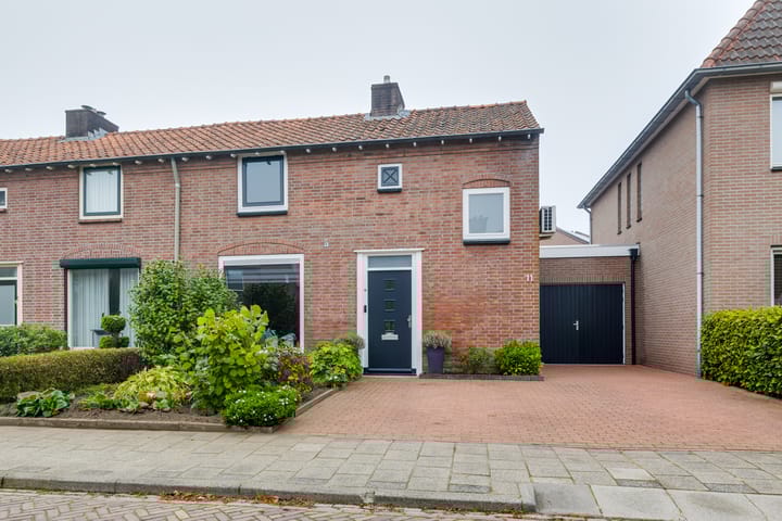 Foto 54 van Beatrixstraat 11