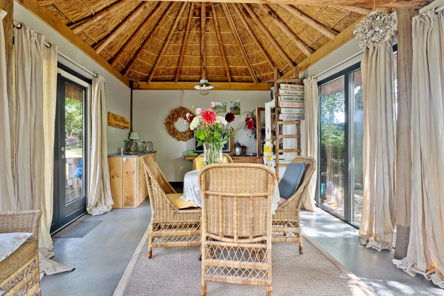 Photo 70 of Looieind 30