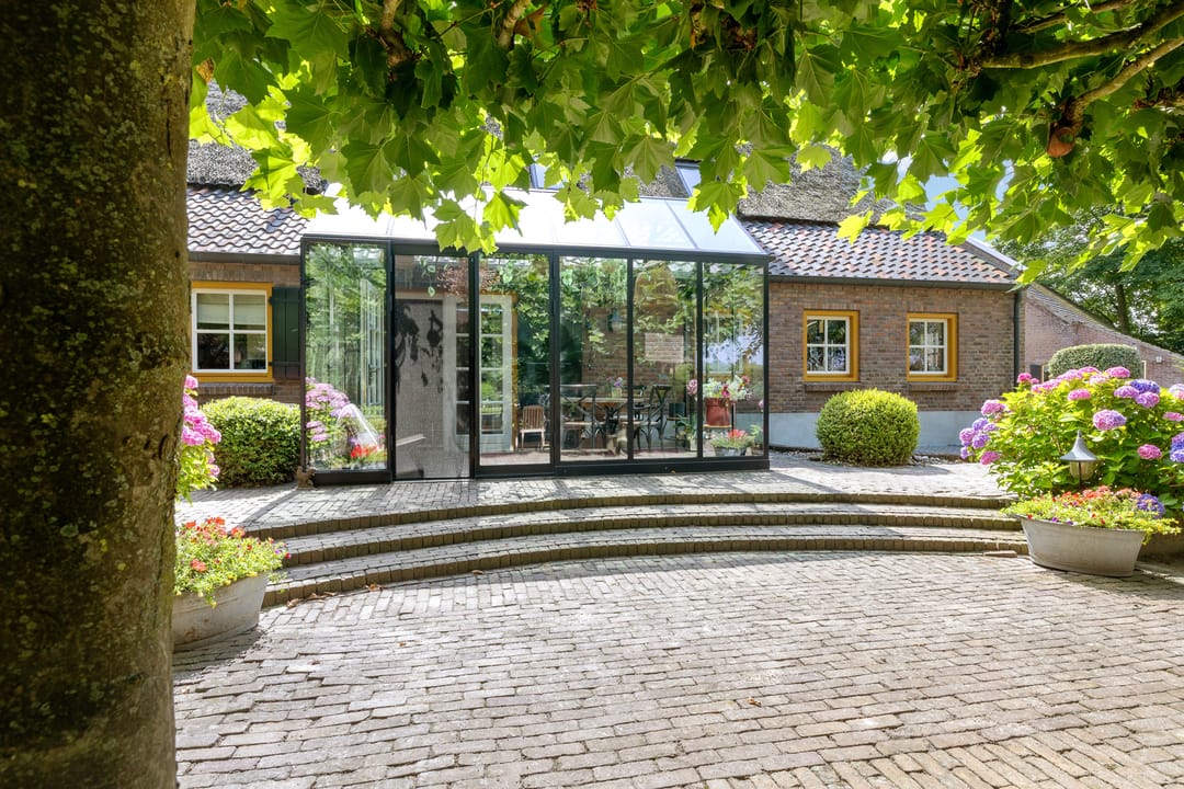 Photo 73 of Looieind 30