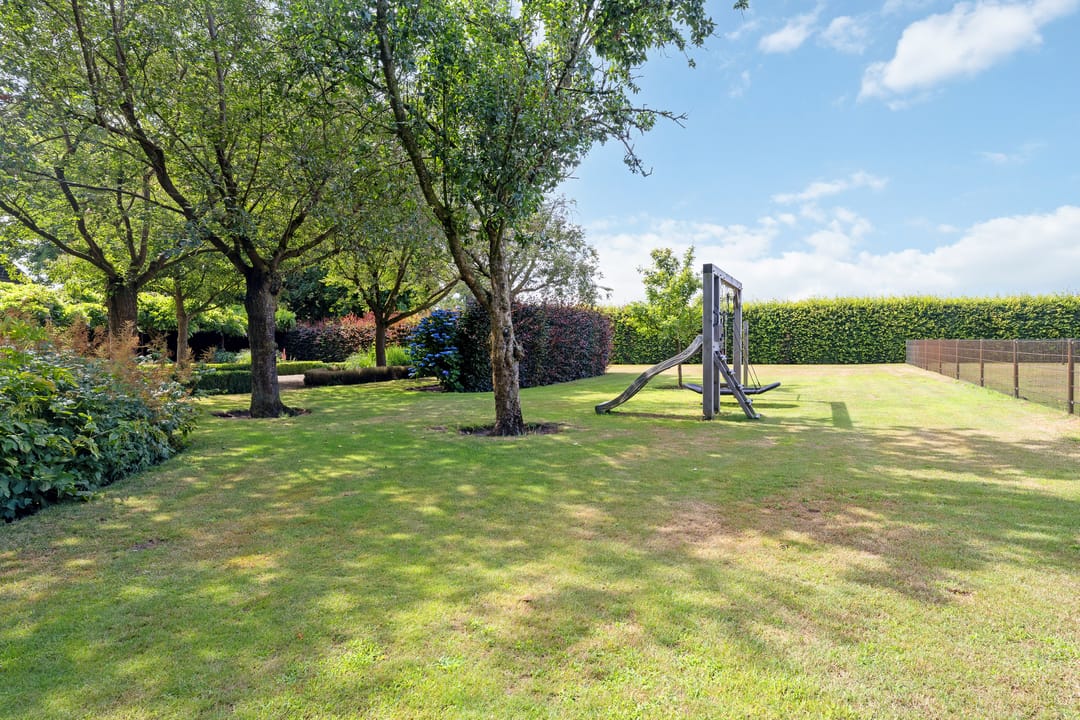 Photo 77 of Looieind 30