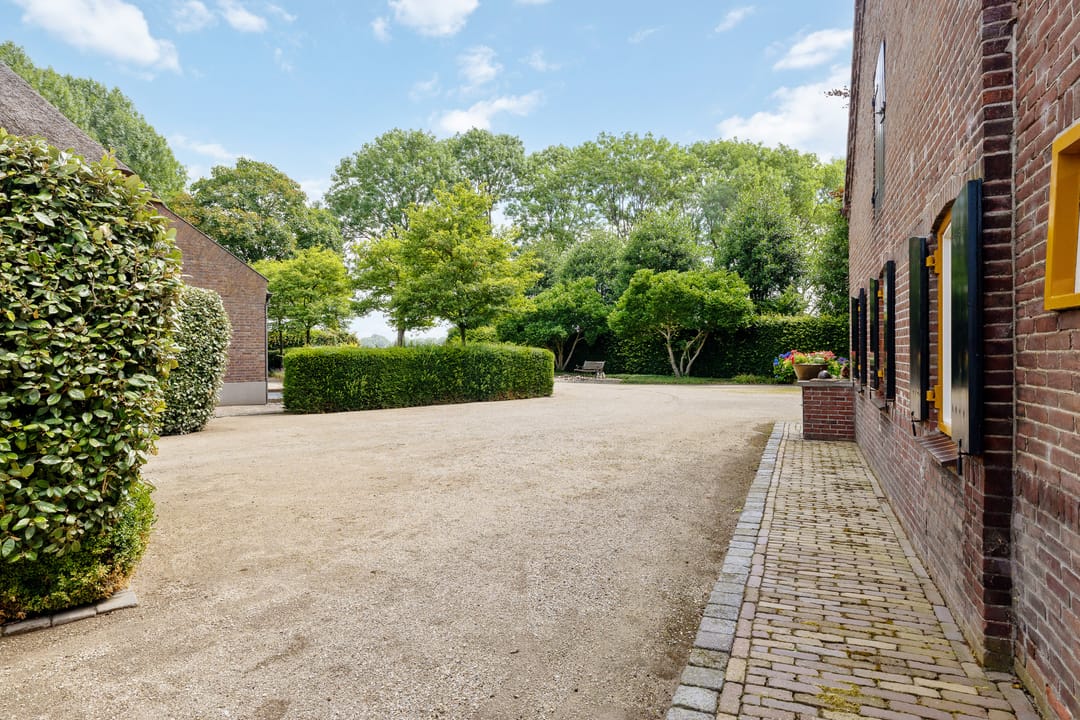 Photo 86 of Looieind 30