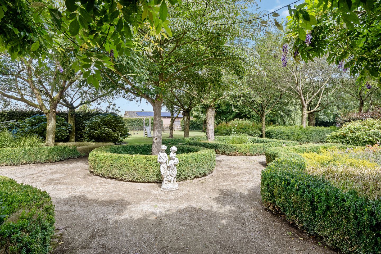 Photo 85 of Looieind 30