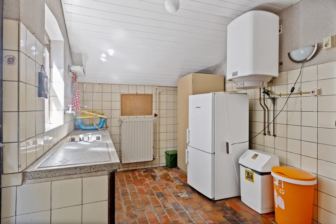 Photo 101 of Looieind 30