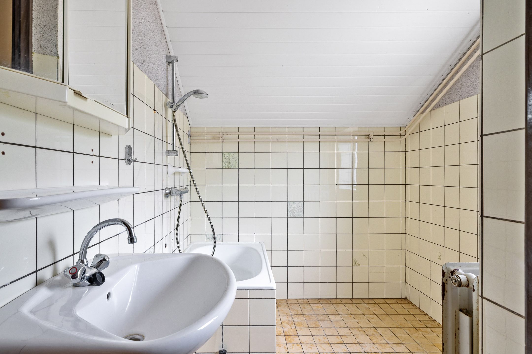 Photo 102 of Looieind 30