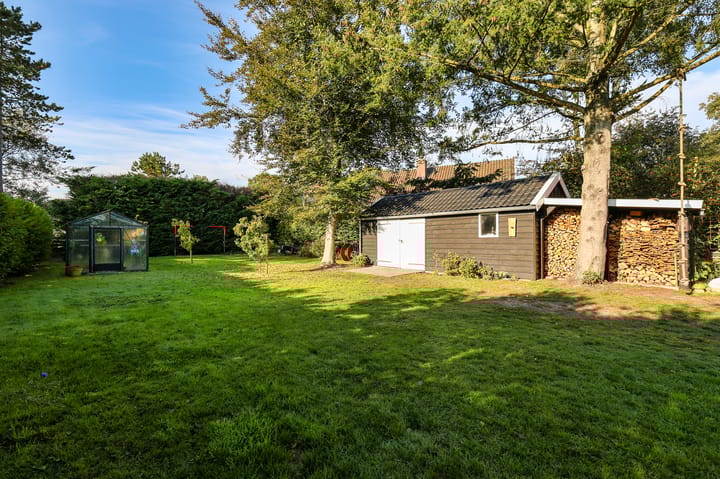 Photo 32 of Voorweg 61