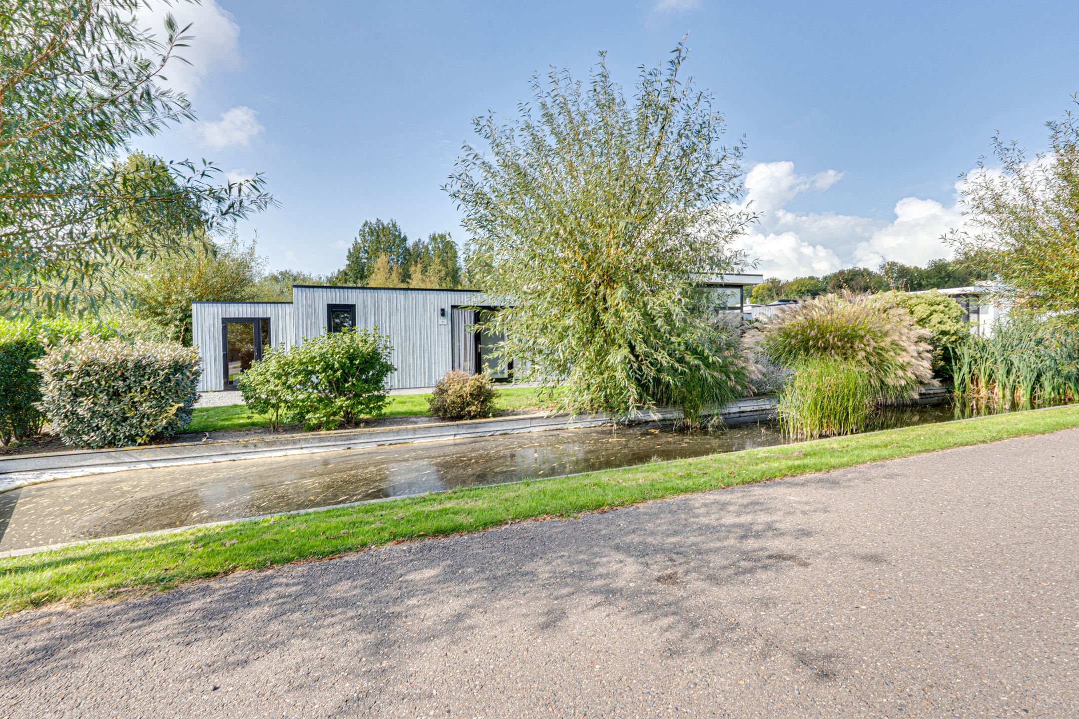 3-bedroom freehold villa in Nieuwvliet — photo 1 of 5