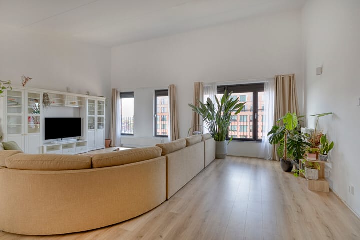 Foto 19 van Simon Carmiggelthof 80