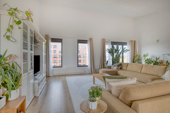 Foto 21 van Simon Carmiggelthof 80