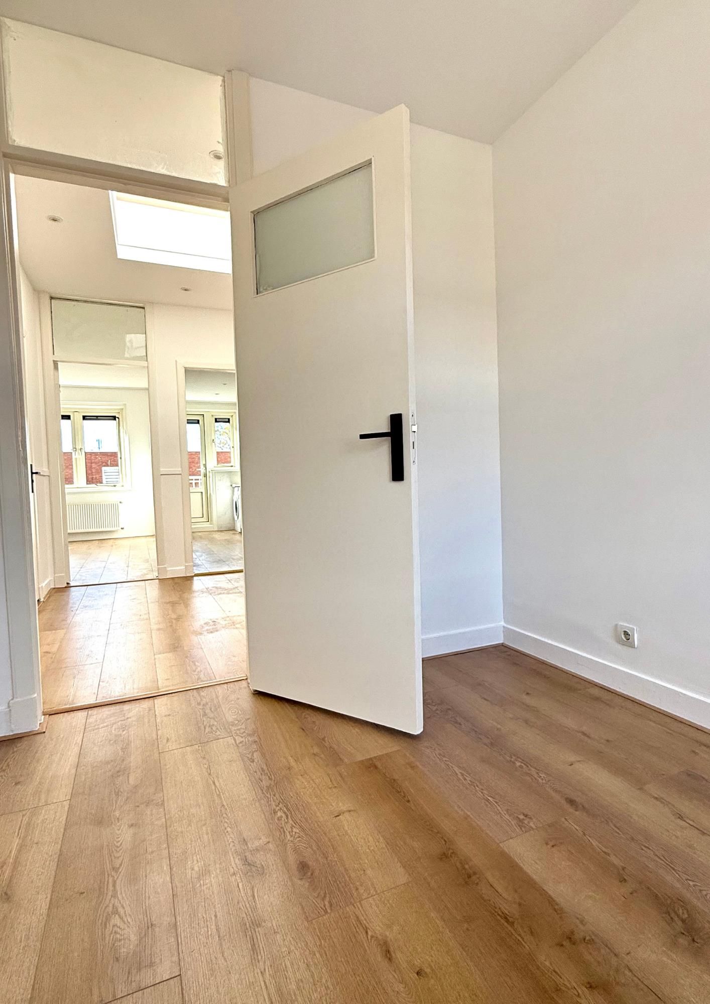 Photo 15 of Schalk Burgerstraat 273