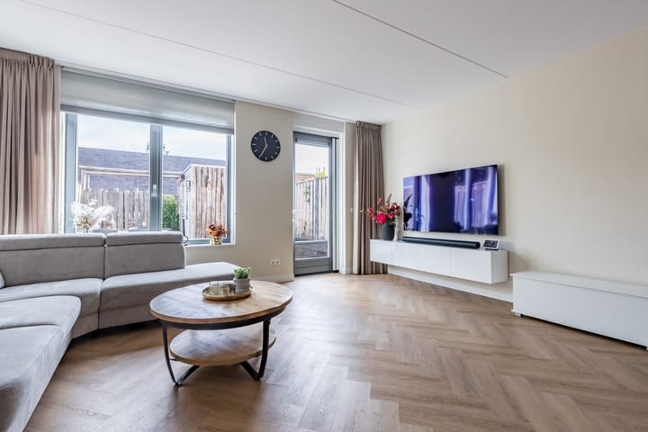 Foto 14 van Industriestraat 8-A