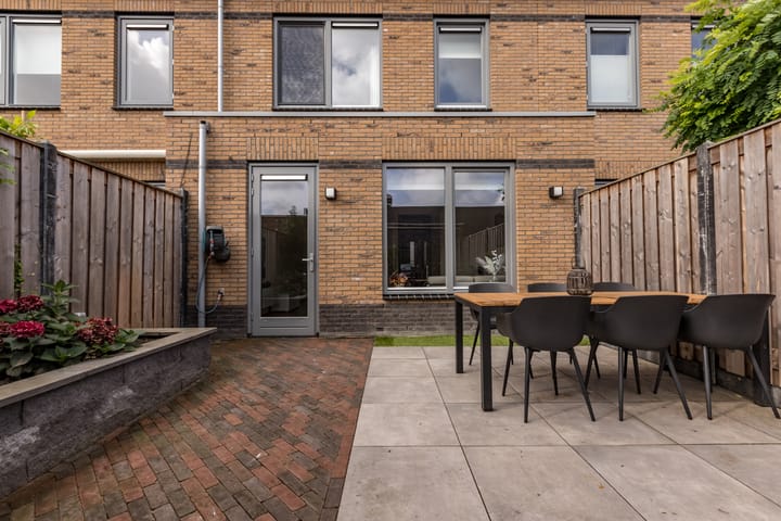 Foto 44 van Industriestraat 8-A