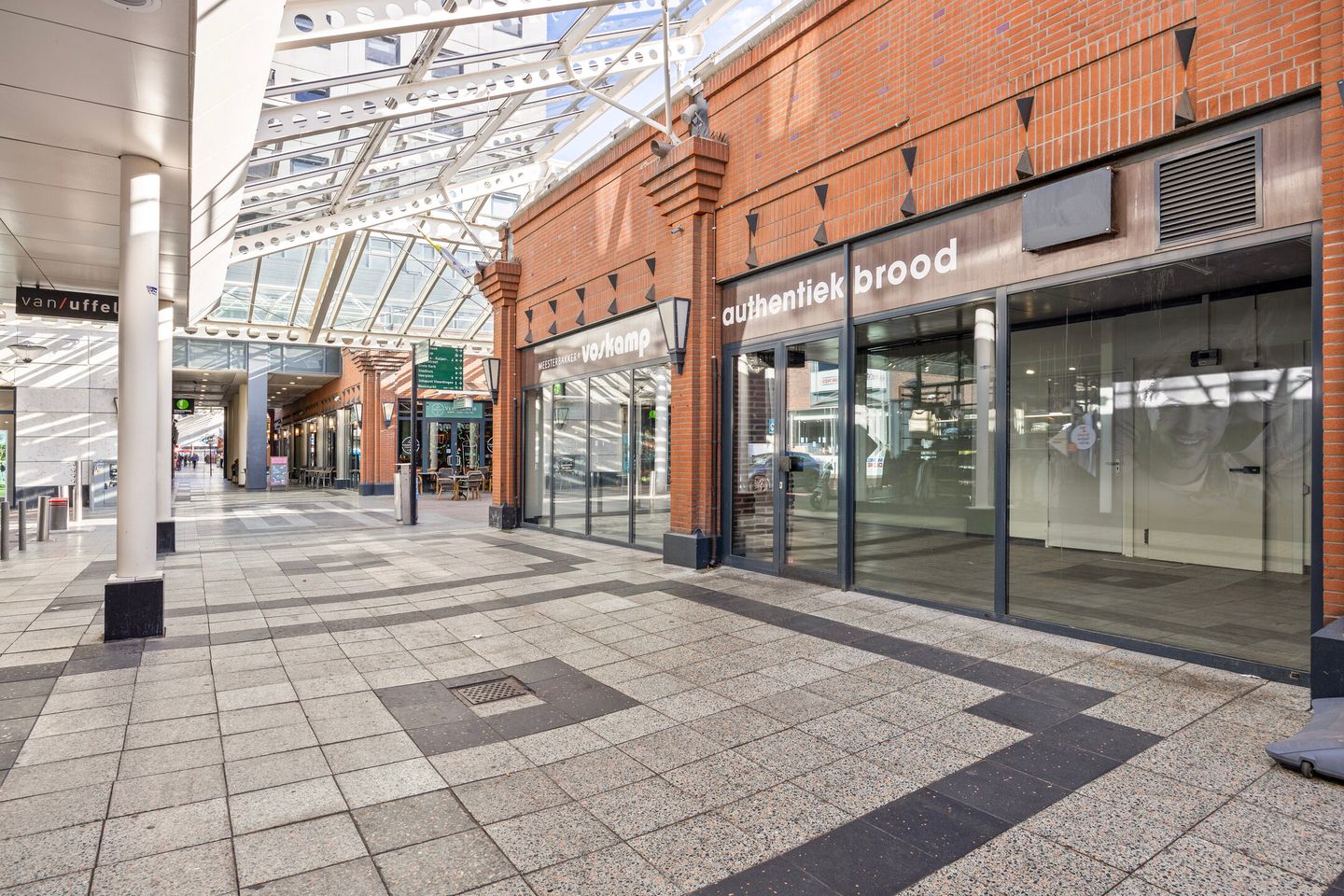 Bekijk foto 2 van Veerplein 118