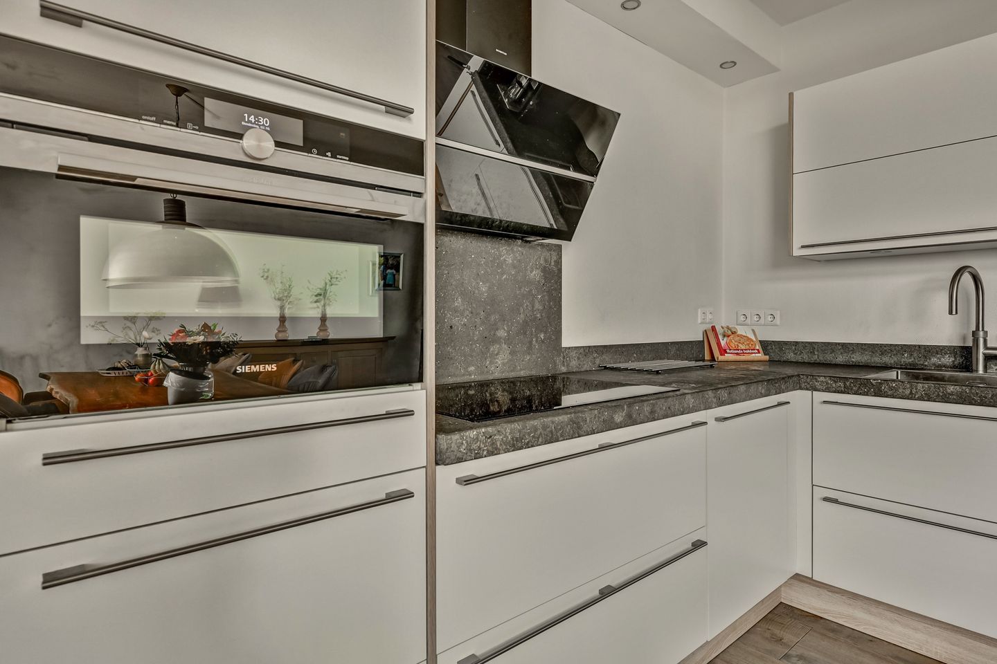 Foto 14 van Abeelstraat 76