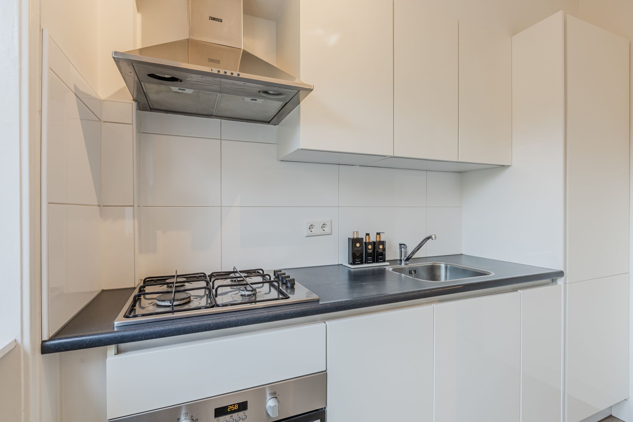Photo 15 of Dr. Struyckenstraat 11-C