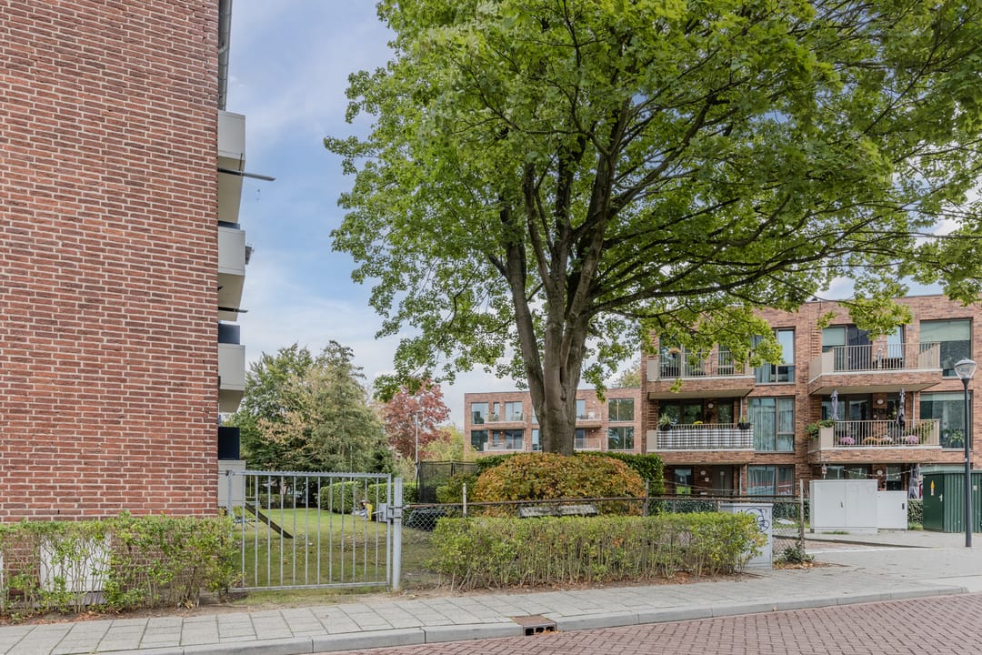 Photo 38 of Dr. Struyckenstraat 11-C