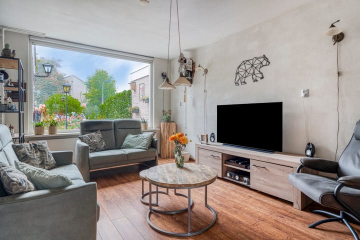 Photo 2 of Zwaluwstraat 140