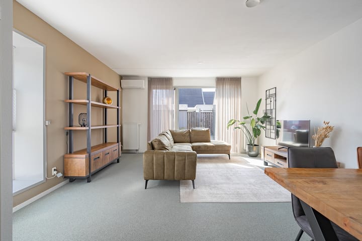 Photo 3 of Beugelruwe 18