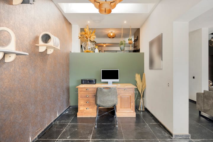 Photo 25 of Burgemeester de Bekkerlaan 18