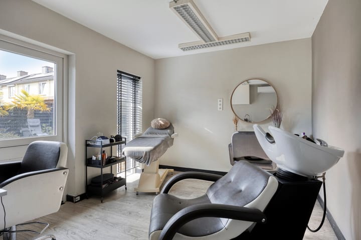 Photo 31 of Burgemeester de Bekkerlaan 18