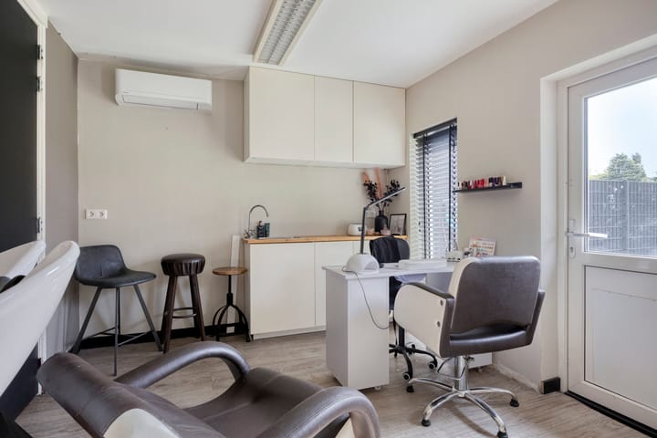 Photo 33 of Burgemeester de Bekkerlaan 18