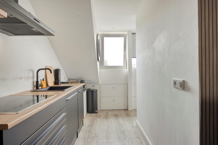 Photo 48 of Burgemeester de Bekkerlaan 18