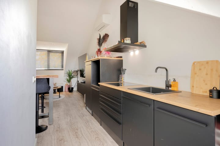 Photo 49 of Burgemeester de Bekkerlaan 18