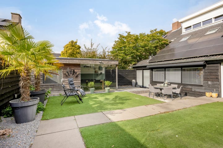 Photo 66 of Burgemeester de Bekkerlaan 18